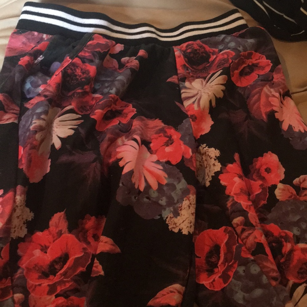 Rue 21 floral joggers